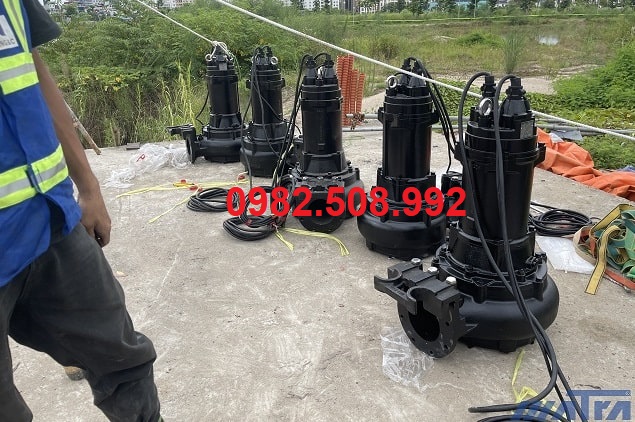 Lắp đặt bơm chìm Tsurumi 150B411 d?án Starlake Tây H?- hình 1